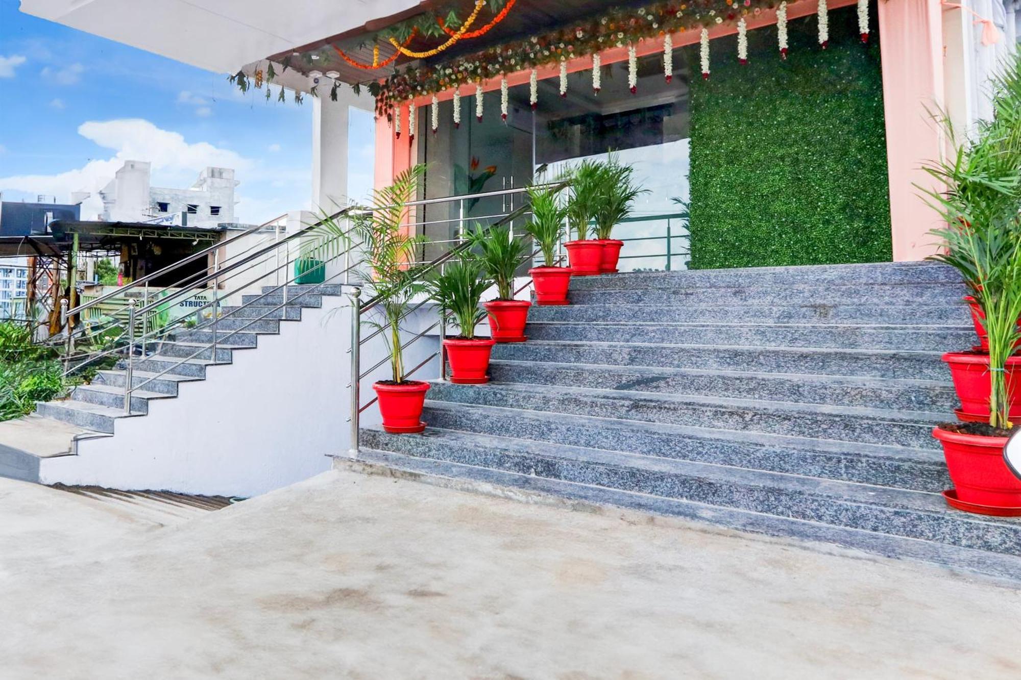 Hotel O Pr Grand Khammam Eksteriør billede
